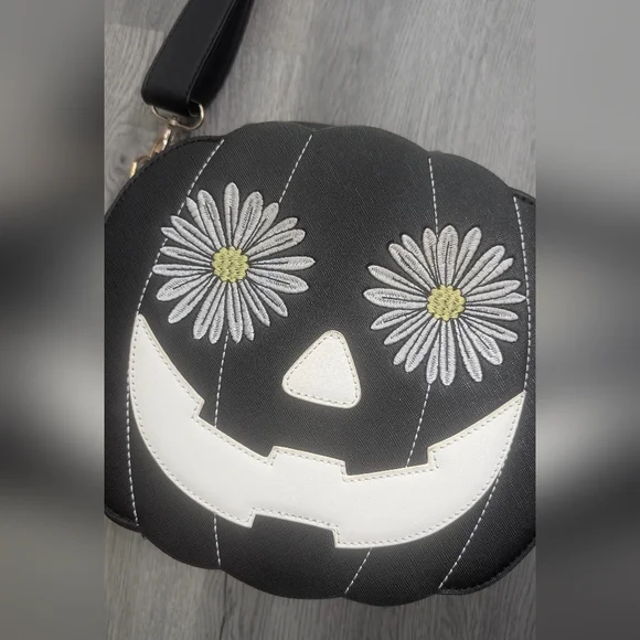 Backstitch Bruja Daisy Pumpkin Crossbody Backpack SOLD OUT Springween Halloween - Picture 3 of 15